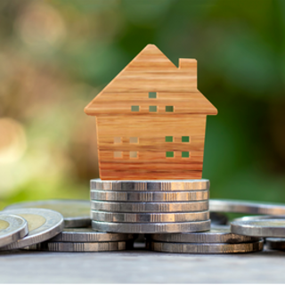Sfeerafbeelding: huisje op stapeltje muntgeld