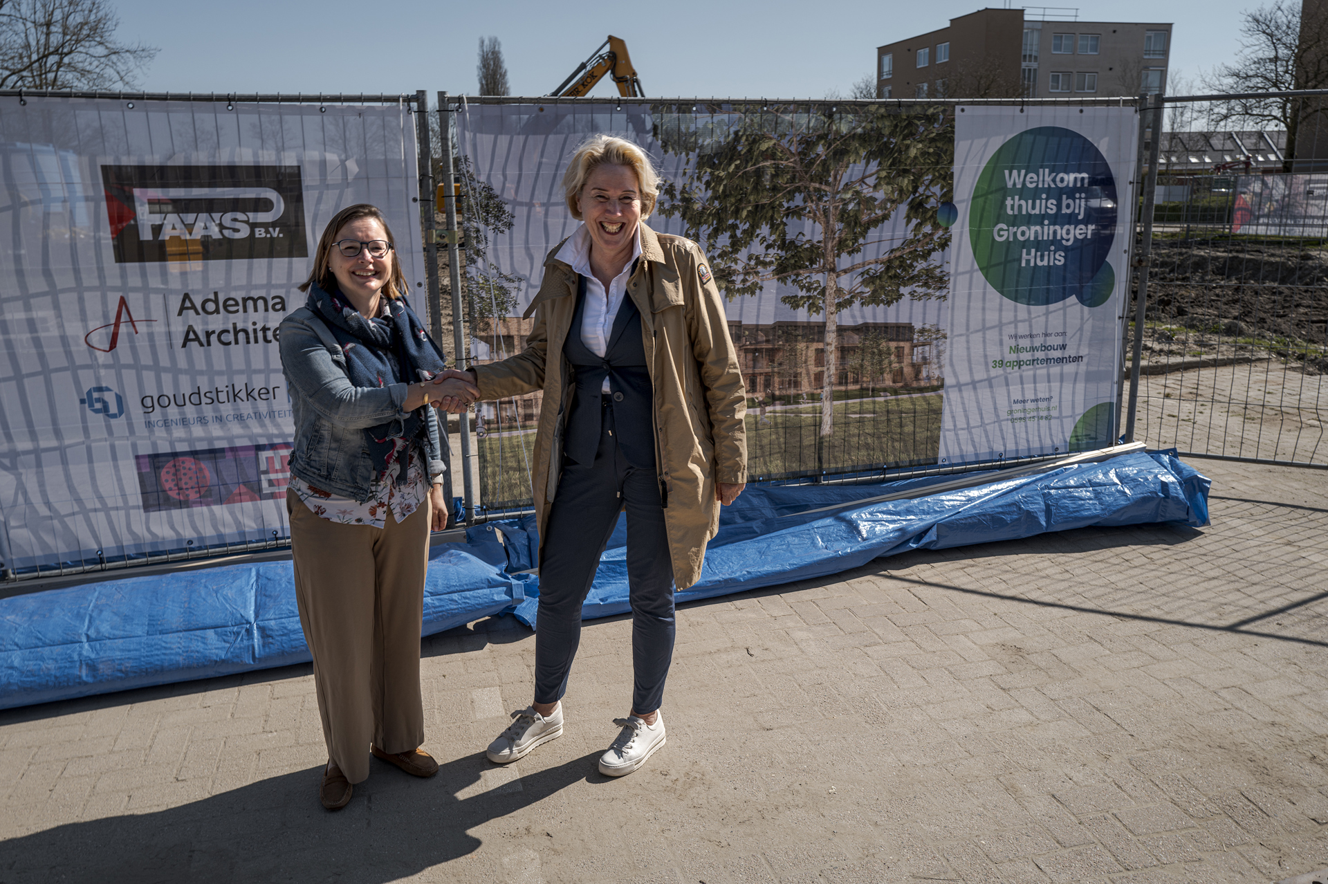 Bestuurders schudden elkaar de hand